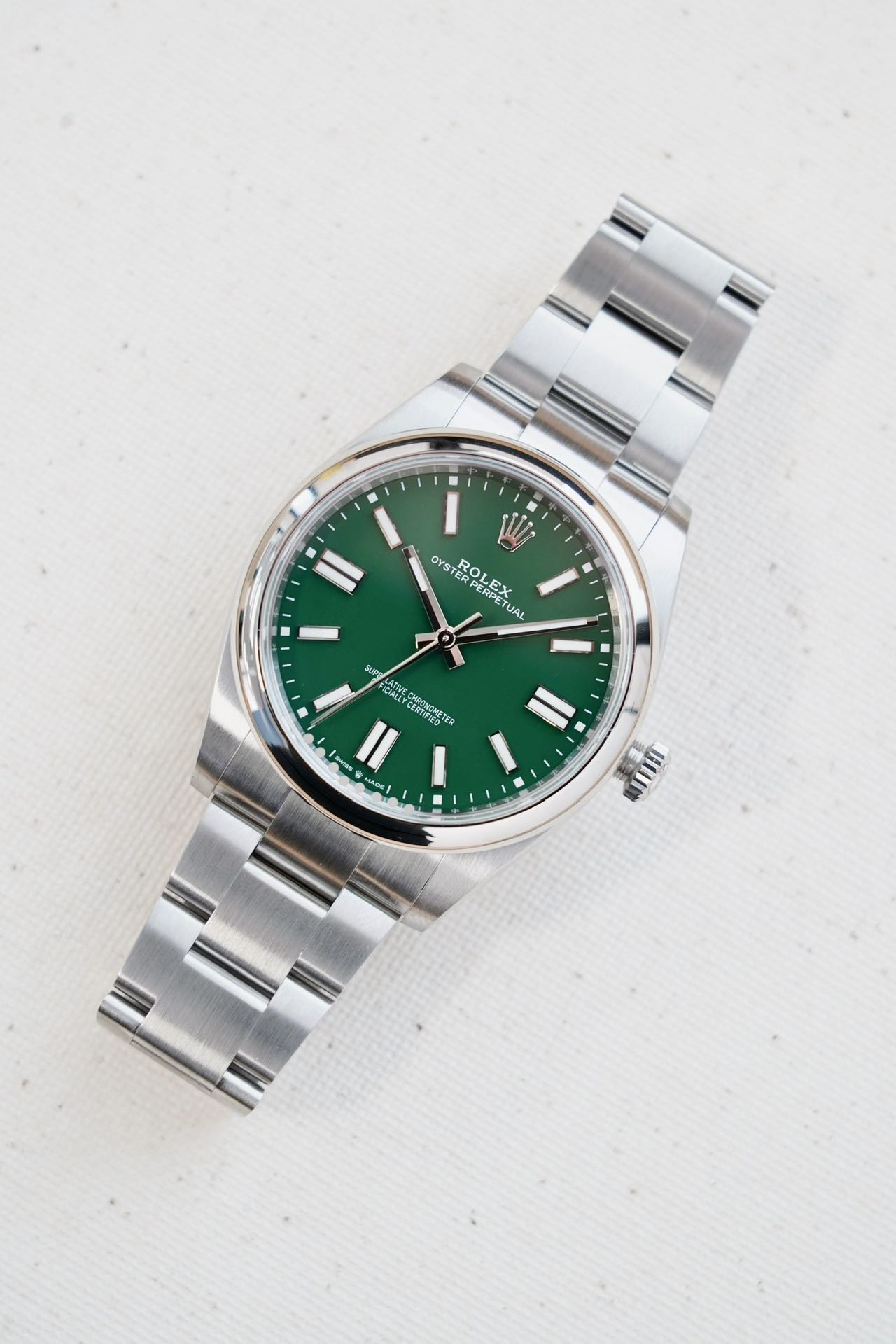 2025 Rolex Oyster Perpetual 41mm Green dial Stainless steel - Image 2