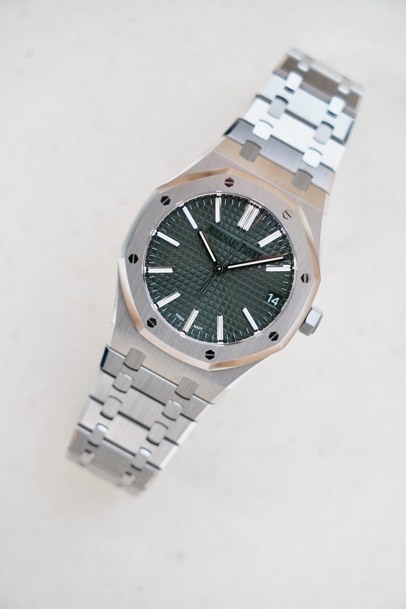 2024 AUDEMARS PIGUET ROYAL OAK 41MM GREEN DIAL - Image 2