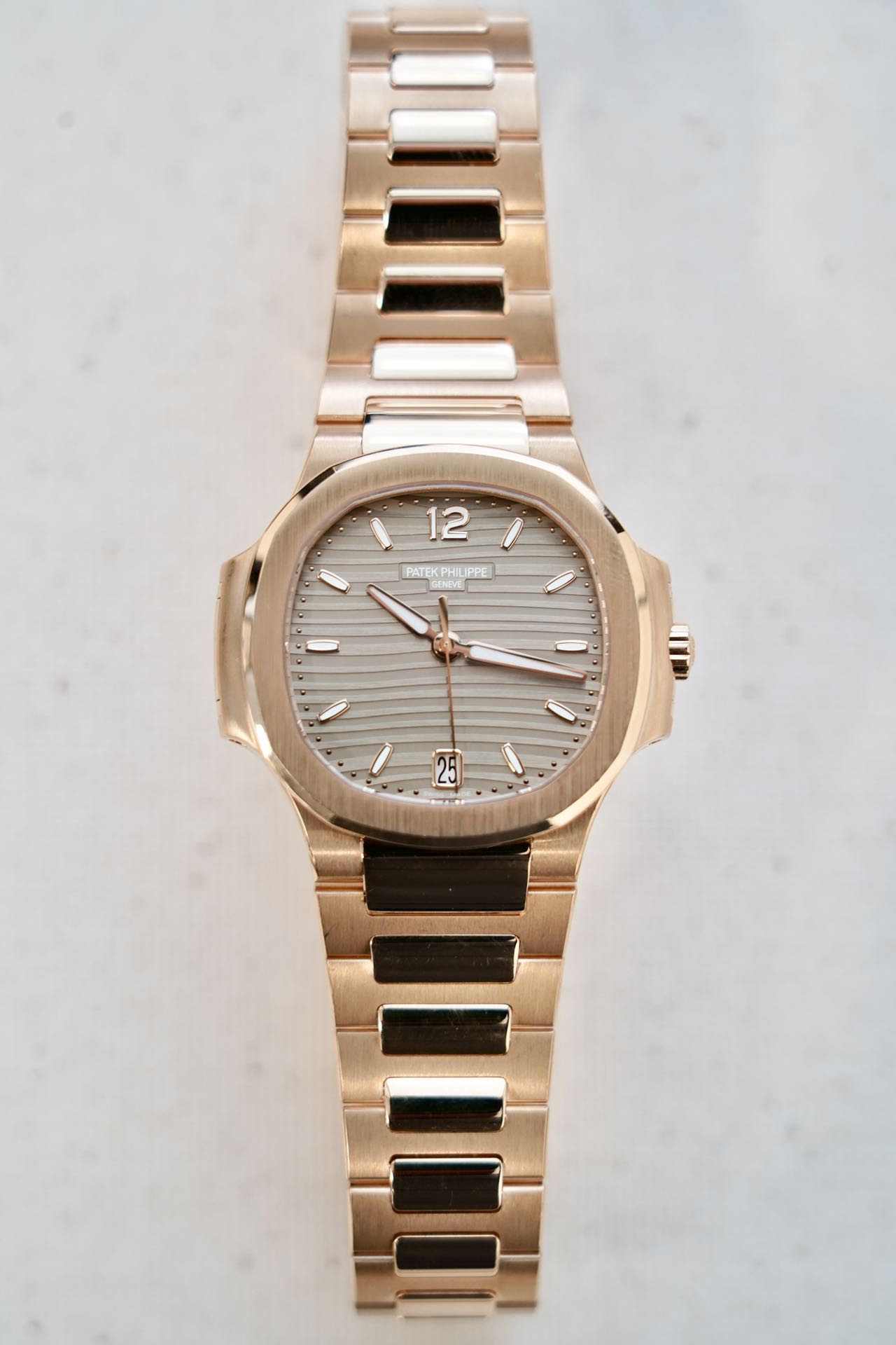 2023 Patek Philippe Nautilus Champagne dial Rose gold 7118R