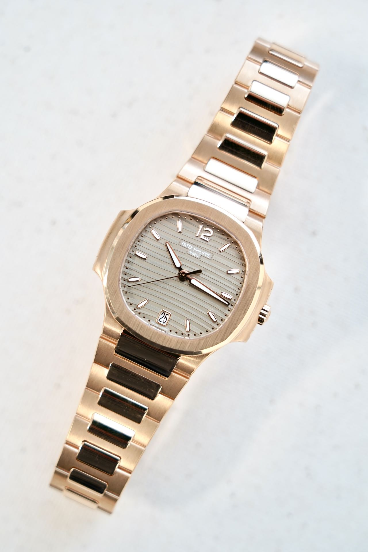 2023 Patek Philippe Nautilus Champagne dial Rose gold 7118R - Image 2