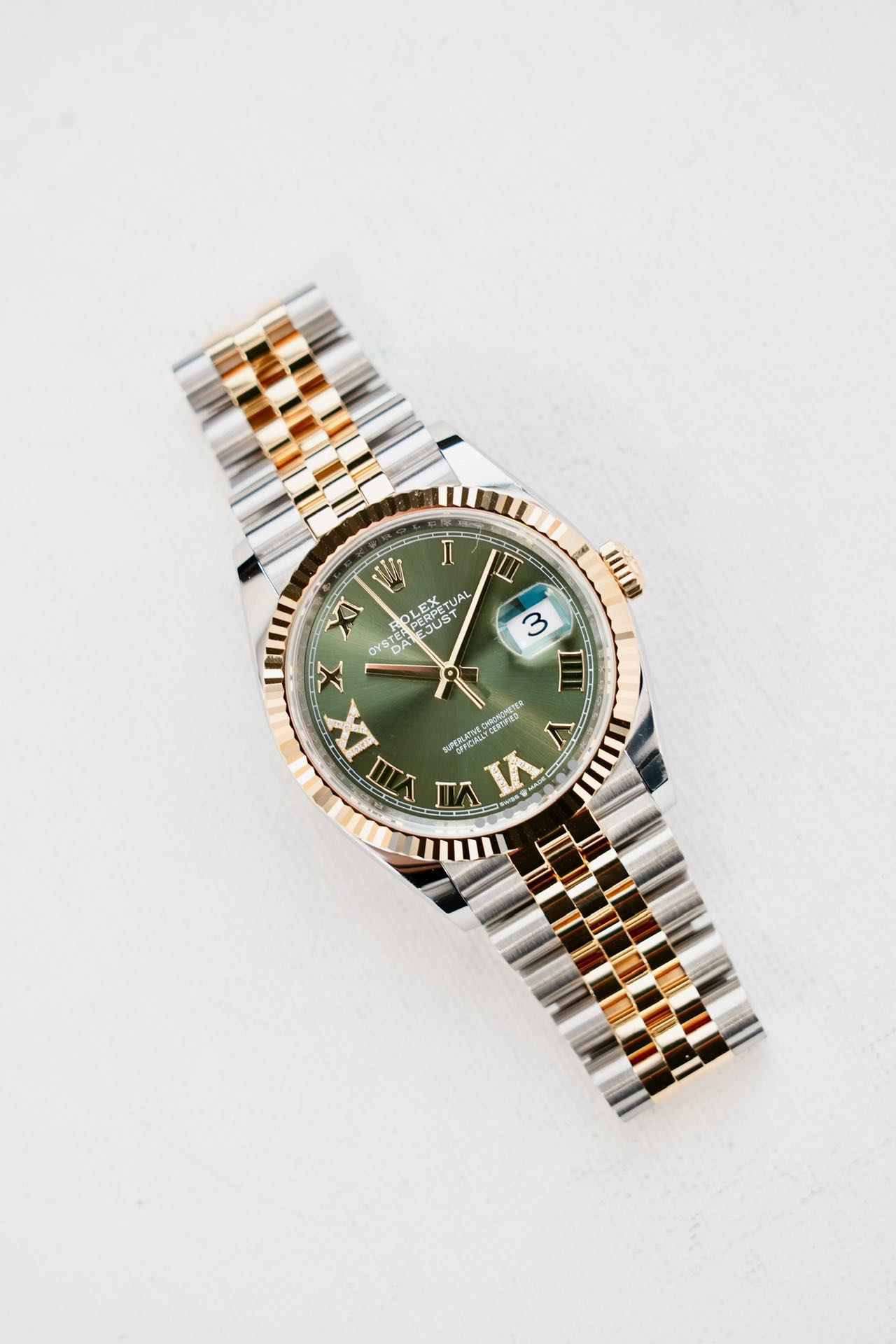 2025 Rolex Date just 36mm Green roman fluted jubilee - Image 2